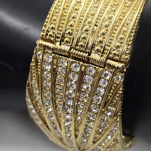 Victoria Wieck Crystal Cuff Bangle Hidden Analog Quartz Ladies Watch New Battery main image 4